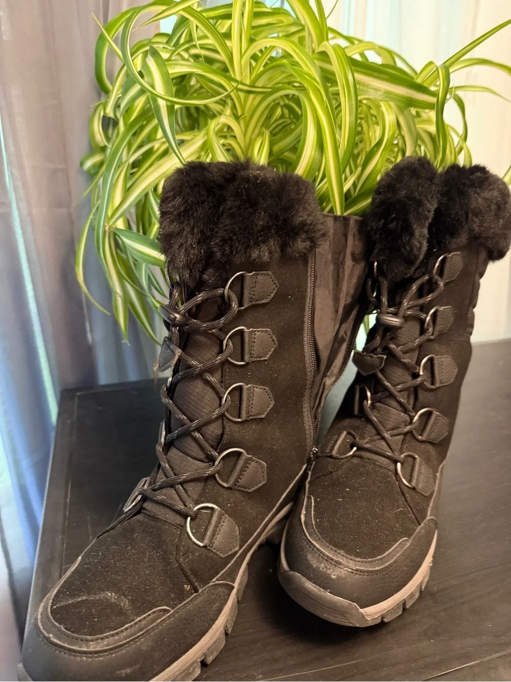 3M Thinsulate Black Faux-Fur Lace-Up Winter Boots size 9.5